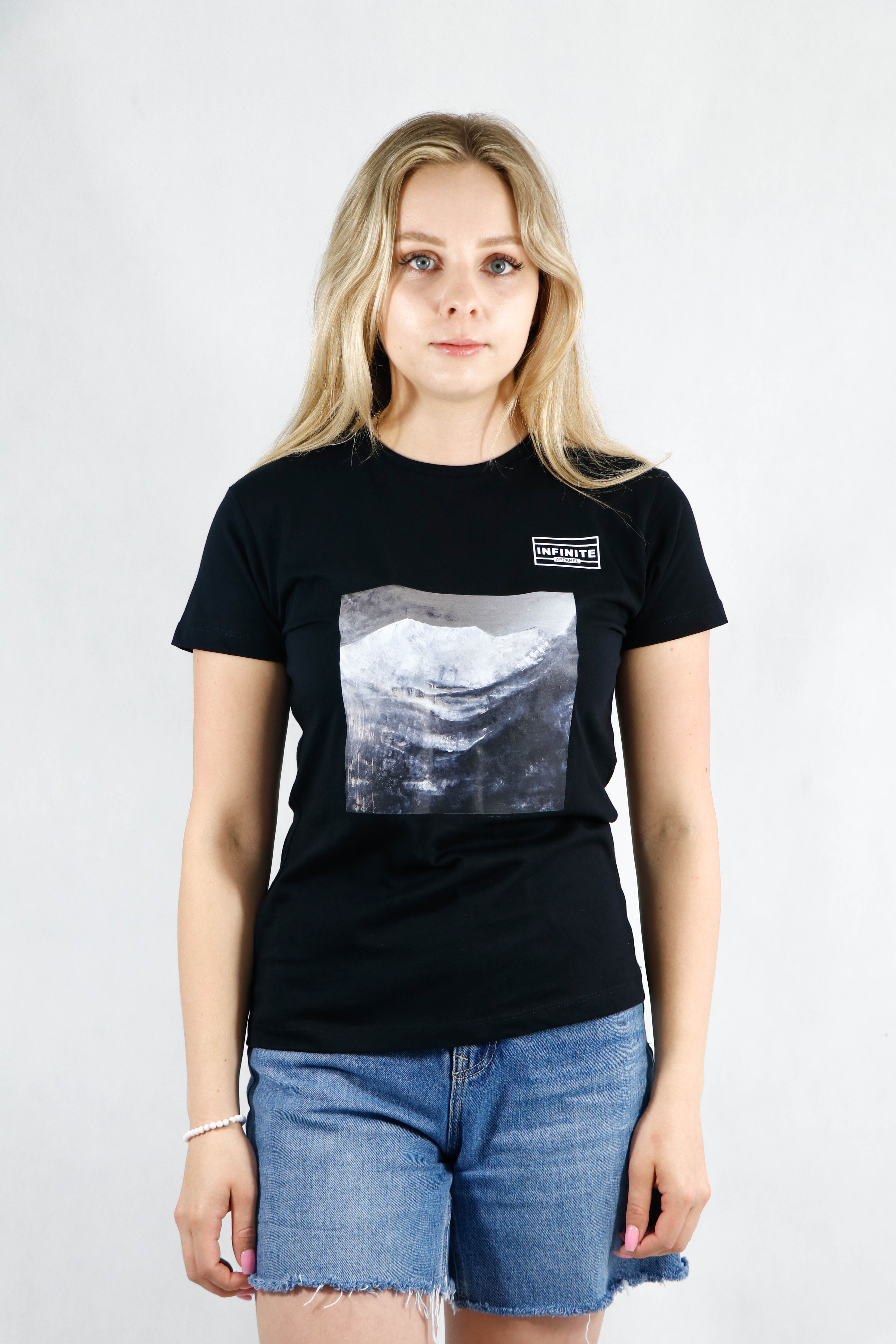 Infinite horizon woman t-shirt black